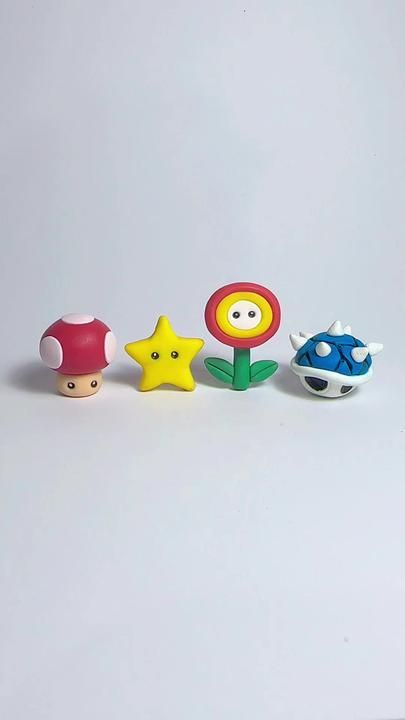 Super Mario Clay Charms Clay Toad Mario, Mario Clay Figures, Cute Little Clay Things Ideas, Clay Mario Characters, Model Clay Ideas For Kids, Clay Models Ideas, Polymer Clay Couple Ideas, Polymer Clay Beginner Tutorials, Simple Modeling Clay Ideas