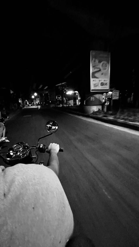 Kerala Night Drive, Boy With Car Aesthetic, Night Bike Snap, Boy Story Instagram, Night Ride Snap, Fake Snap Pics Night, Bike Ride Snap, Fake Insta Story Night, Fake Snaps Night