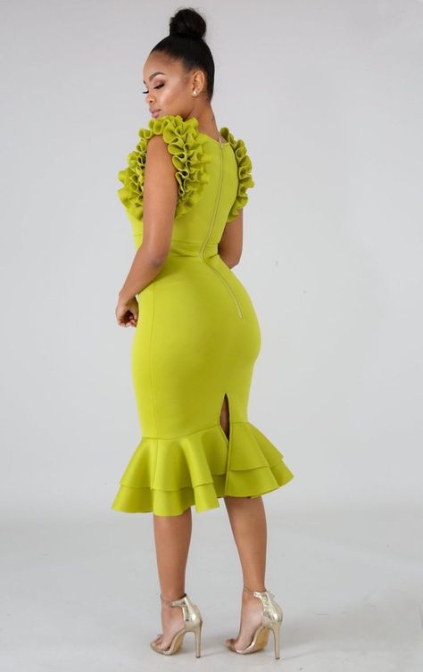 Corporate Dress, Funky Dresses, Short African Dresses, Best African Dresses, Lace Gown Styles, Short Dress Styles, Dinner Dress Classy, Pleated Sleeves, Classy Dress Outfits