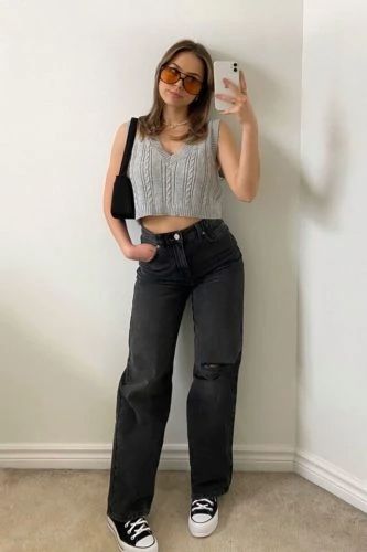 The Best Wide Leg Jeans Outfit Ideas for Women - College Fashion Black Wide Leg Jeans Outfit, Wide Leg Black Jeans, Style Wide Leg Jeans, Black Wide Leg Jeans, Straight Leg Jeans Outfits, Wide Leg Jeans Outfit, Outfits Con Jeans, Mom Jeans Outfit, Black Mom Jeans