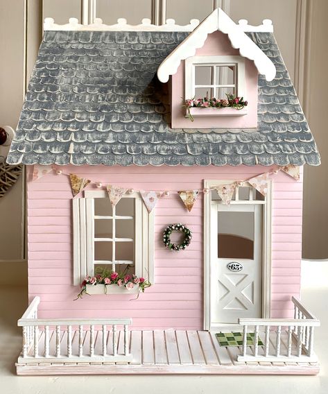 Shabby Chic Dollhouse, Pink Dollhouse, Miniature Building, Princess Bedroom, Shabby Chic Table, Attic Room, Wooden Cottage, Doll House Plans, Doll House Crafts