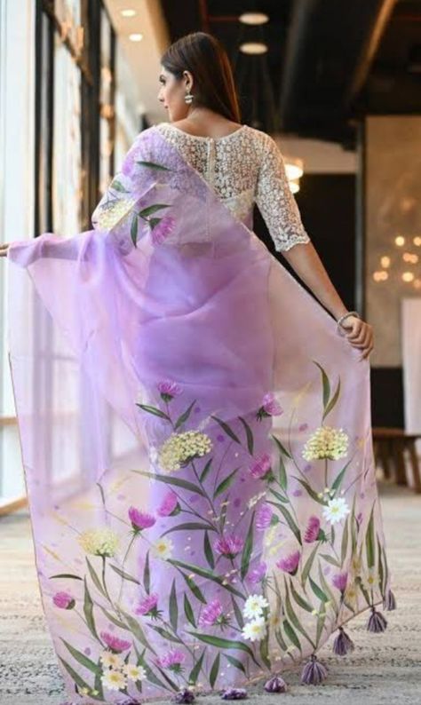 Saree Painting Designs, Saree Painting, Floral Print Sarees, Hand Painted Dress, Fabric Painting On Clothes, Fabric Paint Designs, Organza Silk Saree, Hand Painted Sarees, Saree Blouse Patterns