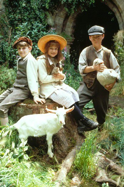 Colin Craven/Heydon Prowse, Mary Lennox/Kate Maberly & Dickon Sowerby/Andrew Knott - 'The Secret Garden'  (1993) Stevie Nicks, The Secret Garden 1993, Kate Maberly, Secret Garden Book, Frances Hodgson Burnett, The Secret Garden, Foto Vintage, Grand Art, Period Dramas