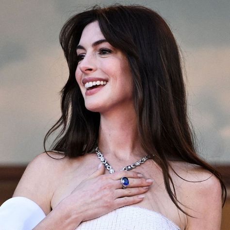 Anne Hathaway Is the Real-Life Princess of Genovia on the 2022 Cannes Red Carpet Anne Hathaway, Princess Of Genovia, Emmanuelle Vaugier, Albert Pike, Real Life Princesses, Cannes Red Carpet, Beauty Icons, Iconic Women, Girl Crushes