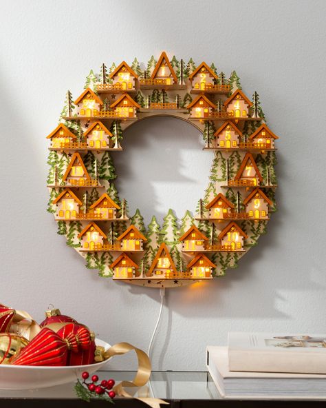 German Christmas Decor, Wreath Advent, Elegant Christmas Decor, Wooden Cottage, Wooden Wreaths, Days Before Christmas, Simple Christmas Decor, Advent Wreath, German Christmas