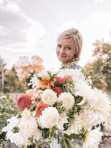 Blossom And Branch Farm, Flower Arranging Class, Growing Cut Flowers, White Flower Farm, Cut Flower Farm, Flower Subscription, Blush Wedding Flowers, Cut Flower Garden, Flower Branch