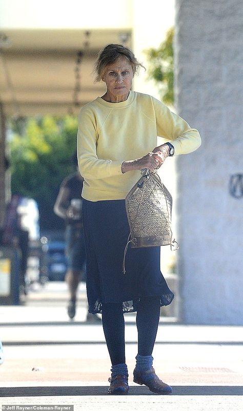 Lauren Hutton Style Now, Lauren Hutton Style, Ryan O'neal, 79th Birthday, Lauren Hutton, Leggings And Socks, Richard Gere, Phoebe Philo, Navy Skirt