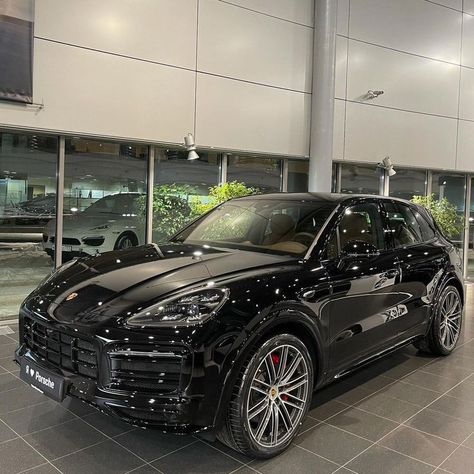 Porche Cayenne 2023, Porsche Suv Aesthetic, Porche Cayenne Aesthetic, Blacked Out Porsche, Porshe Car Aesthetic, Porsche Suv Interior, Porsche Macan Aesthetic, Suv Cars For Women, Porsche Cayenne Aesthetic