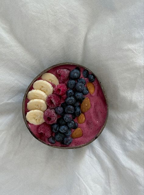 Acai Bowls Recipe, Coconut Bowls, Coconut Bowl, Makanan Diet, Healthy Food Dishes, Smoothie Bowl Recipe, Healthy Food Motivation, Healthy Lifestyle Food, Food Obsession