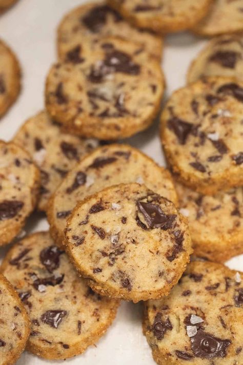 Chocolate Chunk Shortbread, Alison Roman, Chocolate Chip Shortbread Cookies, Salted Chocolate Chip Cookies, Lime Cookies, Chocolate Shortbread Cookies, Short Bread, Shortbread Cookie Recipe, Shortbread Recipes