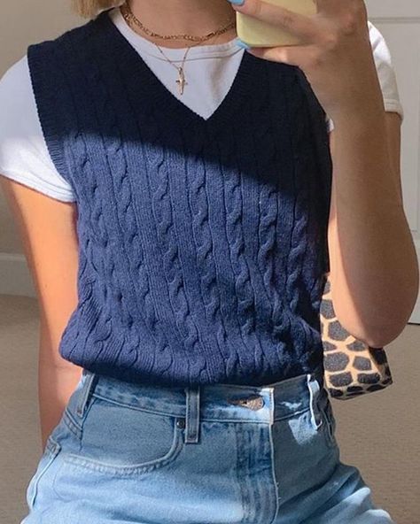 Knit Vest Outfit, Blue Sweater Vest, Vest Outfits For Women, Sweater Vest Outfit, Vest Outfit, Sweater Vests, Knit Sweater Vest, Winter Mode, Vest Outfits