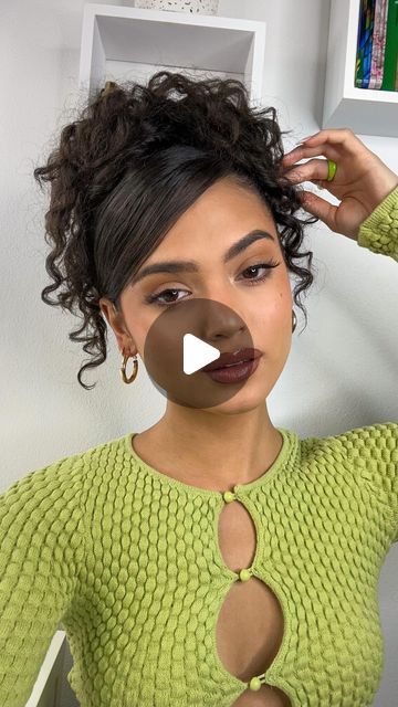 Curly Hairstyle With Fringe, Curled Hair Photoshoot, Banana Curls Hairstyles, Slick Bun Ideas, Side Part Bun Tutorial, Sleek Bun For Curly Hair, Cute Bun Hairstyles Curly Hair, Slick Back Bun With Curls Out, Tied Up Hairstyles For Curly Hair