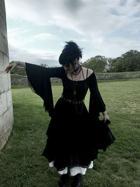 Goth Aesthetic Dress, Vintage Gothic Outfits, Elegant Goth Outfits Classy, Goth Fantasy Outfit, Goth Picnic Outfit, 90s Witch Aesthetic Outfits, Beautiful Goth Women, Fancy Goth Outfits, Soft Gothic Outfits