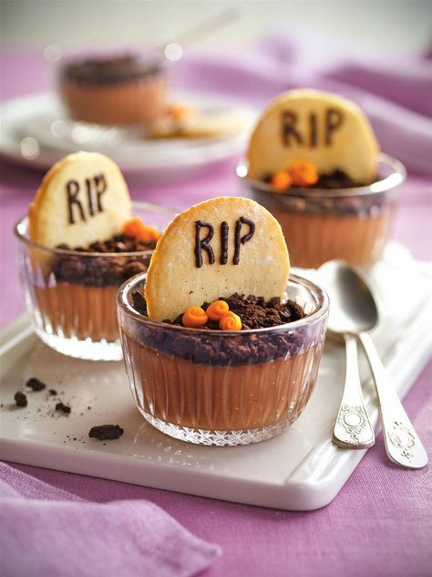 16 recetas de Halloween para niños ¡fáciles y divertidas! Postres Halloween, Recetas Halloween, Diy Halloween Treats, Dulces Halloween, Halloween Cake Pops, Halloween Chocolate, Halloween Cakes, Food Festival, Diy Food Recipes