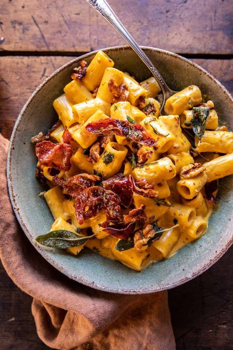 Holiday Vegetarian Main Dishes, Candied Prosciutto, Pumpkin Rigatoni, Winter Lunch Ideas, Winter Pasta Dishes, Italian Thanksgiving, Winter Pasta, Easy Fall Dinners, Fall Pasta