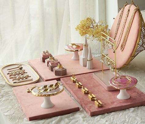 Beautiful Ideas To Make Your Home More Feminine - The Feminine Energy Retail Jewelry Display, Jewelry Table Display, Jewelry Shop Display, Jewelry Store Displays, Pink Tray, Jewelry Store Design, Jewellery Exhibition, Boutique Display, Craft Booth Displays