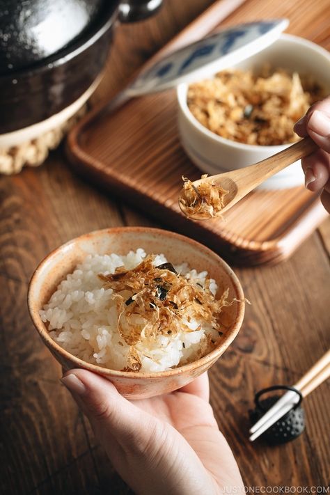 It's SO EASY to make Homemade Japanese Rice Seasoning called Furikake! It's even better when you can make it with leftover kombu and katsuobushi from making dashi! #japanesericeseasoning #homemadefurikakerecipe #asianrecipes #japanesefood | Easy Japanese Recipes at JustOneCookbook.com Homemade Furikake, Udon Noodles Soup, Dashi Recipe, Japanese Food Photography, Rice Seasoning, Just One Cookbook, Seasoned Rice Recipes, Easy Japanese Recipes, Resep Diet