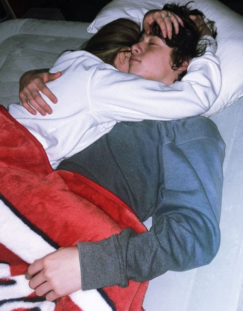 Couple Sleeping, Teenage Love, Couple Goals Teenagers, Cute Relationship Photos, Teen Love, My Kind Of Love, Boyfriend Goals, Cute Couples Photos, Relationship Goals Pictures