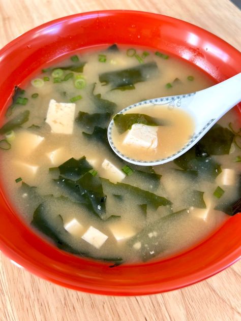 Homemade Miso Soup - Kenna's Cooks Homemade Miso Soup, Feta Soup, Homemade Miso, Greek Lemon Chicken Soup, Miso Soup Recipe, Wakame Seaweed, Dashi Broth, Ham Potato, Greek Lemon Chicken