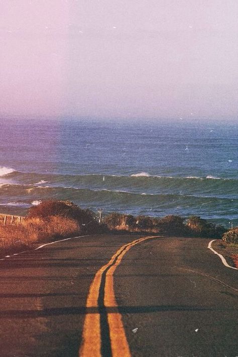 ✿⊱❣♥ DRIVE RIGHT DOWN TO THE OCEAN! ♥❣⊱✿ Wallpaper Estetika, Pacific Coast Highway, Photo Wall Collage, Picture Collage, Venice Beach, Retro Aesthetic, Aesthetic Photo, Wall Collage, Orange County