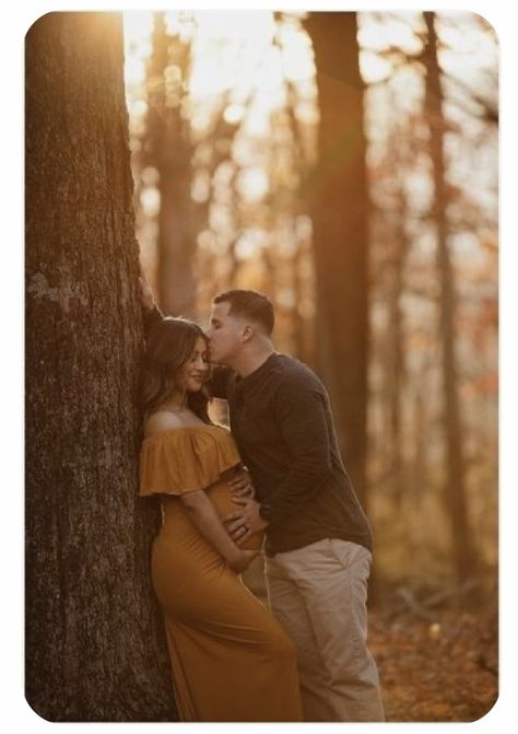 Pregnant Couple Photo Ideas, Cute Couple Maternity Pictures, Poses For Pregnant Couples, Pregnant Outdoor Photography, Maternity Couple Photoshoot Ideas, Outdoor Maternity Shoot Poses, Maternity Pictures Flower Field, Maternity Fall Photos, Maternity Fall Pictures