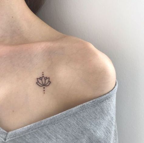 Collar Bone Tattoo Quotes, Stammestattoo Designs, Biomechanical Tattoo Design, Bone Tattoo, Polynesian Tattoos, Minimal Tattoo Design, Chicano Style Tattoo, Tattoo Trend, Bone Tattoos