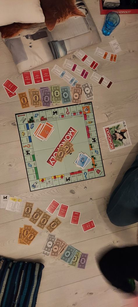 Monopoly aesthetic friends hang out Monopoly Aesthetic, Go Aesthetic, Monopoly Go, Friends Hanging Out, Aesthetic Friends, Fake Story, Game Night, Music Industry, Monopoly