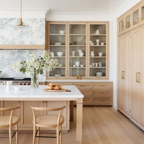 Oak Wood Kitchen Cabinets, California Modern Farmhouse, Oak Wood Kitchen, White Kitchen Interior Design, White Oak Kitchen Cabinets, White Wood Kitchens, White Oak Kitchen, Natural Oak Wood, Modern Farmhouse Kitchen