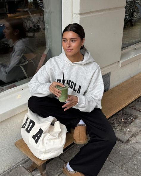 Elise Hoogerdijk (@elisehoogerdijk) • Instagram photos and videos Adanola Hoodie Outfit, Fashion Outfits Sporty, Hoodie And Sweats Outfit, Adanola Hoodie, Tracksuit Aesthetic, Sporty Style Outfits, Hoodie Outfit Aesthetic, Sporty Fits, Sweat Outfit