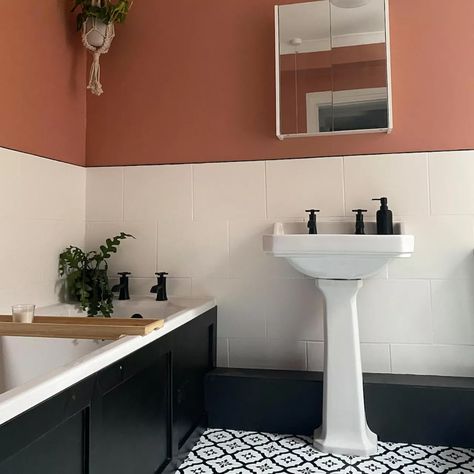 This dull magnolia bathroom was given a bold terracotta makeover | Ideal Home Terracotta Bathroom, Magnolia Bathroom, Terracotta Walls, Painting Bathroom Tiles, Diy Tips And Tricks, Painted Bathroom, Orange Bathrooms, Bathroom Color, Downstairs Bathroom