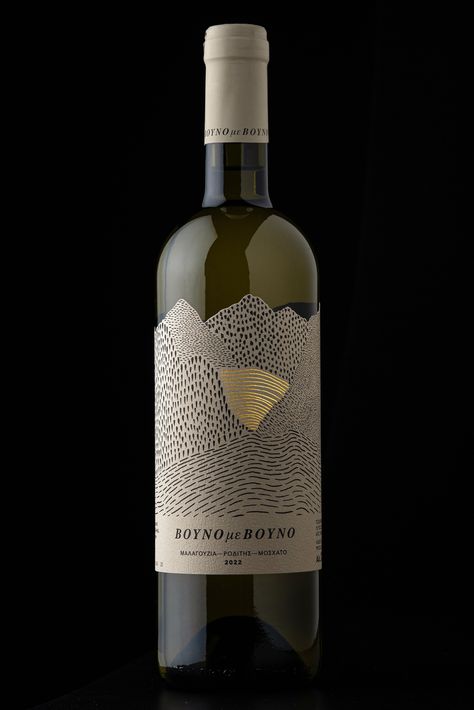 Caparo DC "wraps" a mountain range around a premium white wine for Lidl Hellas - The Greek Foundation Premium Wine Label Design, Wine Tag Design, Wine Label Illustration, Unique Wine Labels, Modern Wine Labels, Wine Package, Wine Variety, Label Ideas, Graphic Design Photo