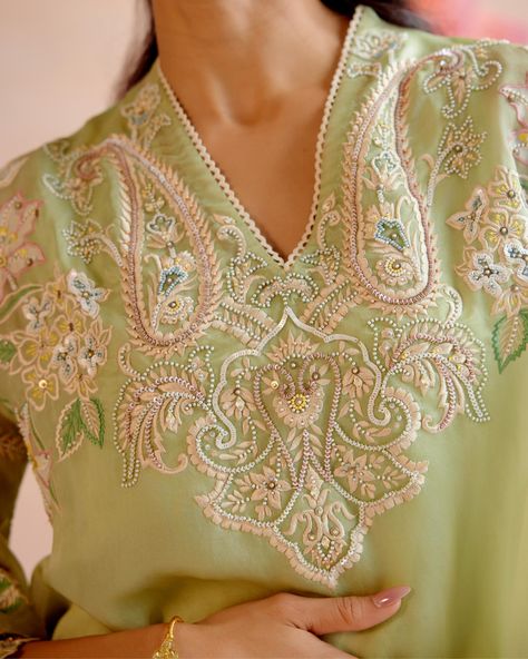 Luxury Chanderi Embroidered Dress For Eid, Eid Chinon Kurta With Intricate Embroidery, Designer Chanderi Top With Intricate Embroidery, Designer Chanderi Embroidered Top With Intricate Embroidery, Luxury Embroidered Chanderi Top, Paisley Pattern Embroidery, High Low Kurta, Embroidery Paisley, Pret Wear