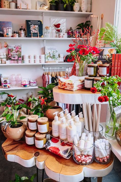 How to Avoid the Retail Summer Slump - The Boutique Hub Floral Retail Display, Small Floral Shop Interior, Gift Shop Merchandising, Spring Shop Display, Spring Pop Up Shop, Aesthetic Gift Shop, Fun Boutique Ideas, Boutique Gift Shop, Spring Store Displays