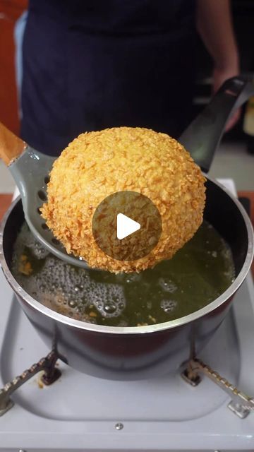 Steve Zafar on Instagram: "Deep fried ice-cream 🍨🍨🍨 #icecream #dessert #food #foodie #chocolate #foodporn #yummy #gelato #icecreamlover #instafood #delicious #foodphotography #sweet #love #summer #desserts #foodblogger #unitedstates #foodstagram #cake #tasty #coffee #sweettooth #foodlover #sweets #homemade #milkshake #yum #ice #strawberry" Hot Ice Cream, Fries Ice Cream Recipe, Fry Ice Cream Recipes, Homemade Fried Ice Cream, Mexican Ice Cream Recipe, Fried Ice Cream Cake, Easy Sweets To Make At Home, Fried Ice Cream Recipe Easy, Ice Cream Desserts Ideas