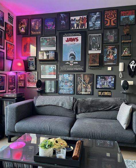 Modern Nerdy Living Room, Home Decor Ideas Artistic, Dark Quirky Living Room, Gothic Studio Apartment Ideas, Misc Room Ideas, Punk Rock Home Decor, Eclectic Punk Decor, Functional Home Decor Ideas, Punk Living Room Aesthetic