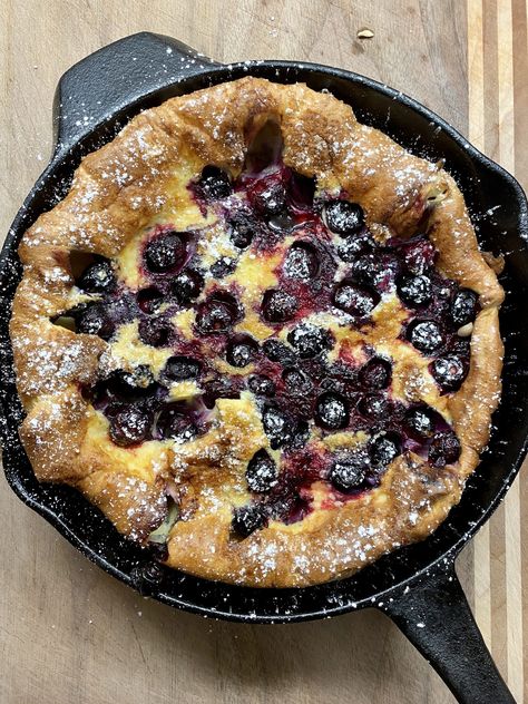 Lemon Blueberry Dutch Baby Pancake, Sheet Pan Dutch Baby, Blueberry Dutch Baby Recipe, Blueberry Dutch Baby Pancake, Blackberry Dutch Baby, Dutch Baby Blueberry, Lemon Blueberry Dutch Baby Recipe, Dutchbaby Pancake Recipe, Breakfast Blueberry