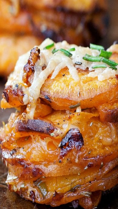 Rosemary Sweet Potato Stackers Sweet Potato Stackers, Breakfast And Brunch, God Mat, Think Food, Potato Dishes, Sweet Potato Recipes, Side Recipes, Veggie Dishes, Vegetable Dishes