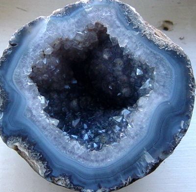 Geode - Fertility, childbirth, meditation, freedom of spirit, psychic ability, dreams, astral travel. Geode Rocks, Psychic Ability, Crystal Aesthetic, Geode Art, Pretty Rocks, Crystal Geode, Beautiful Rocks, Mineral Stone, Minerals And Gemstones