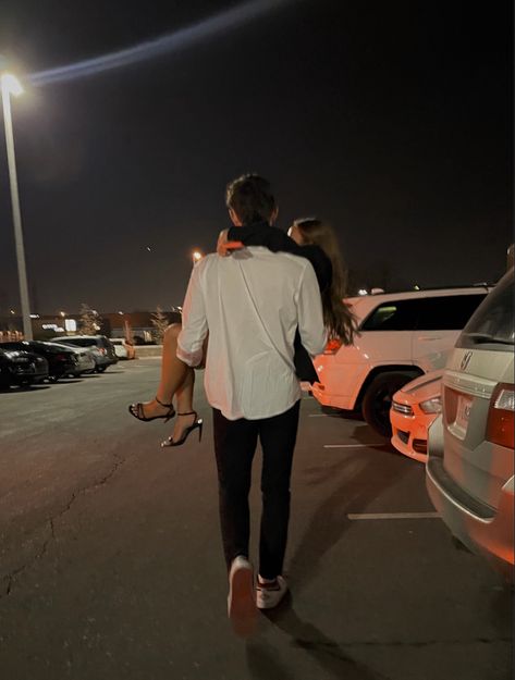 Cuddly Relationship Goals, College Couples Aethstetic, Fancy Couple Pictures, Gym Couples Aethstetic, Car Pics With Boyfriend, Photos Astethic, Bicep Grab Couple, Fancy Date Aesthetic, Dates Astethic