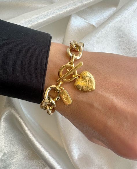 Chunky Gold Charm Bracelet, Chunky Chain Bracelet, Gold Chunky Chain Bracelet, Gold Chunky Bracelets, Cute Gold Bracelets, Gold Chunky Jewelry, Charm Bracelet Aesthetic, Gold Bracelet Stack, Chunky Gold Bracelet