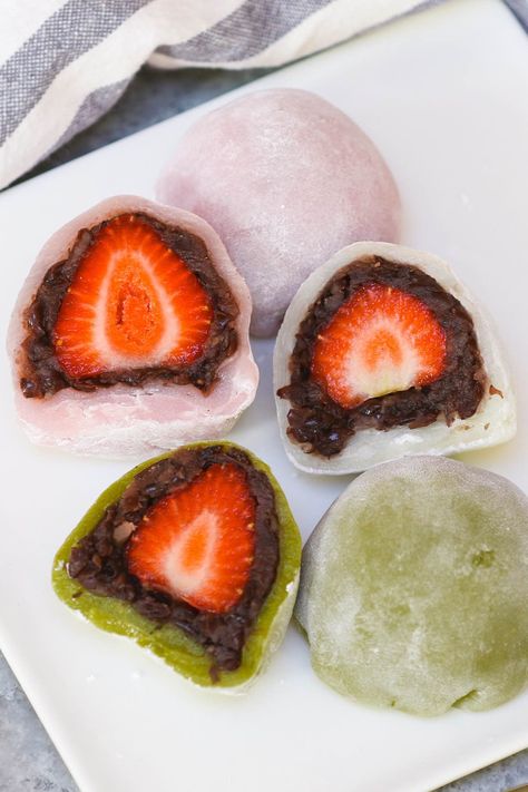 Desserts Japanese, Refreshing Dessert Recipes, Ichigo Daifuku, Mochi Balls, Strawberry Mochi, Sweet Red Bean Paste, Mochi Recipe, Mochi Cake, Japanese Desserts