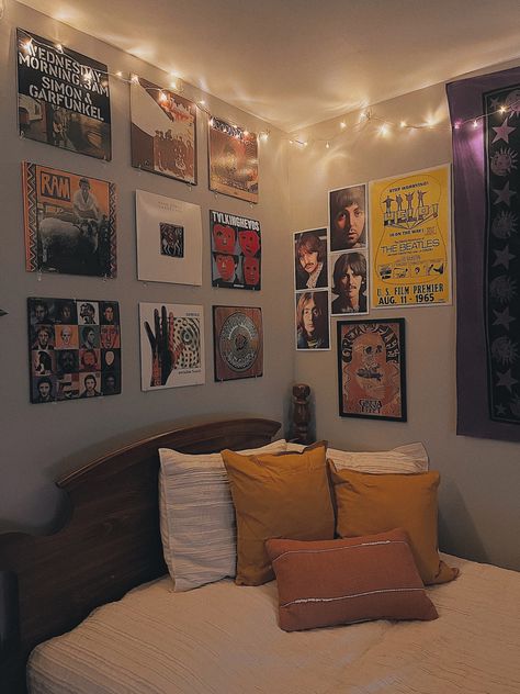 Beatles Room Decor, Beatles Room, Music Corner, Beatles Poster, Cute Bedroom Decor, Dream Bedroom, Room Themes, Dream Room, Future House