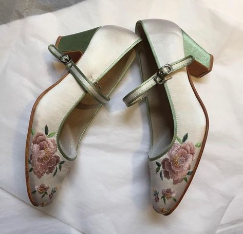 Pretty Heels, Dr Shoes, Fancy Shoes, Girly Shoes, New Rock, August 27, Aesthetic Shoes, Mary Jane Pumps, Beatrix Potter