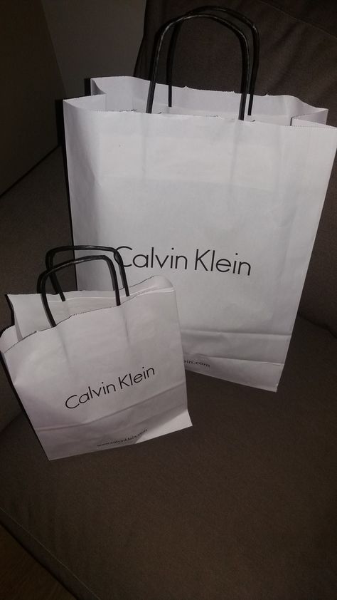 Calvin Klein Gifts, Aesthetic Converse, Calvin Klein Shop, Luxury Birthday Gifts, Shopping Pictures, Calvin Klien, Clavin Klein, Blurry Pictures, Emoji For Instagram