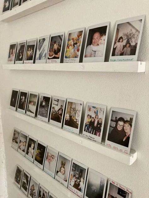 Display Polaroids, Instax Display, Repunzal Tangled, Polaroid Pictures Display, Poloroid Pictures Ideas, Polaroid Wall Decor, Baddie Caption, Photo Display Ideas, Tangled Aesthetic