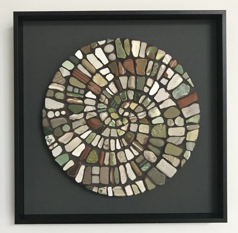 Sea Pottery Mosaic, Creative Tile, Mosaic Art Diy, Creative Elements, Rock Sculpture, Mosaic Art Projects, Concentric Circles, Sea Glass Crafts, Sea Pottery