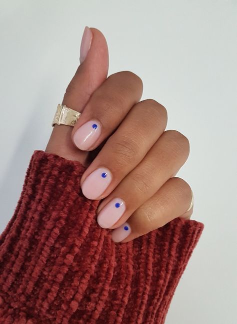 Trending Minimalist Nails, Nails Art Minimal, Minimal Dot Nail Art, Single Accent Nail, Clean Almond Nails Designs, European Gel Nails, One Dot Nail Art, Natural Dip Nail Designs, Dot On Nails Simple