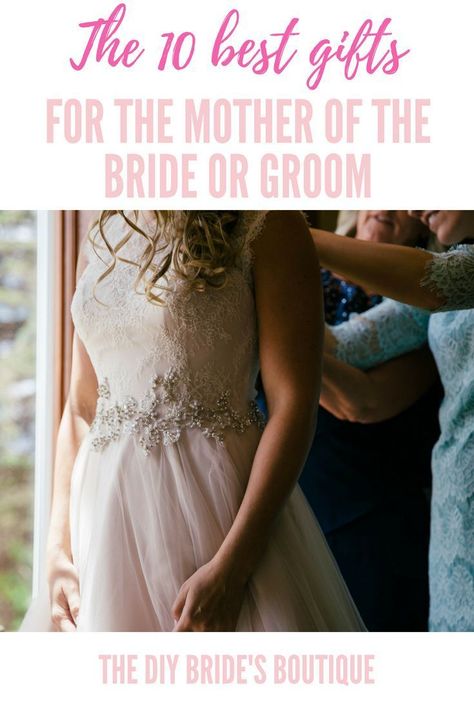 THE 10 BEST GIFTS FOR THE MOTHER OF THE BRIDE/GROOM #motherofthebride #motherofthegroom #giftideas Wedding Room Ideas, Simple Wedding Reception, Diy Gifts For Mothers, Mother Of The Groom Gift, Wedding Gifts For Parents, Mother Of The Groom Gifts, Parents Wedding, Wedding Room, Bridal Ideas