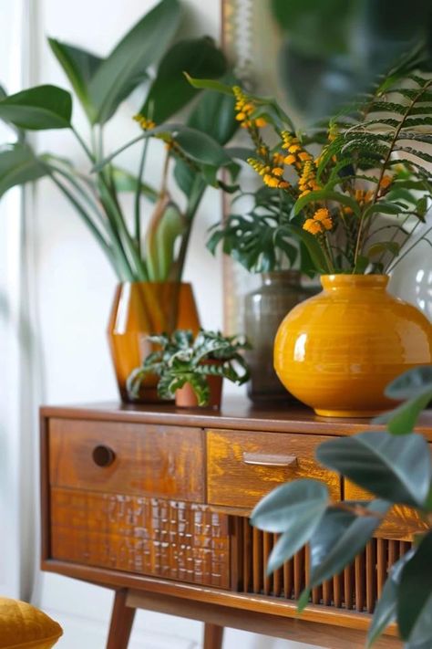 Mid-century Modern Furniture: Must-Have Pieces Mid Century Millennial, Modern Interior With Plants, Mid Century Inspiration, Mid Century Modern Hair Salon, Mid Century Modern Decor Accessories, Modern Mid Century Interior Design, Mid Century Modern Decor Ideas, Art Deco Modern Interior, Modern 70s Decor