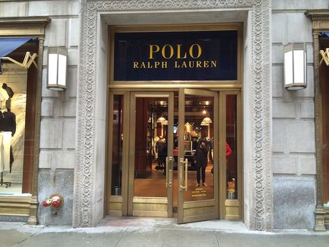 Ralph Lauren's Polo flagship is at 711 Fifth Ave., next to stores like Gucci and Armani. This strip of Fifth Avenue is one of the most exclusive shopping spots in the world. Polo Boots Men, Ralph Lauren Office, Interactive Mirror, Ralph Lauren Nyc, Polo Store, Ralph Lauren Store, Japan Store, Fitting Room, Ralph Lauren Shop